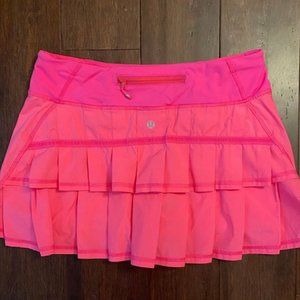 Lululemon bright pink tennis skirt size 6 regular